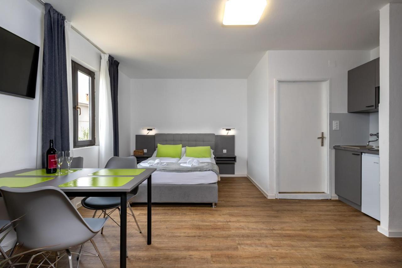Apartments Dida Sime Starigrad Paklenica Exterior foto