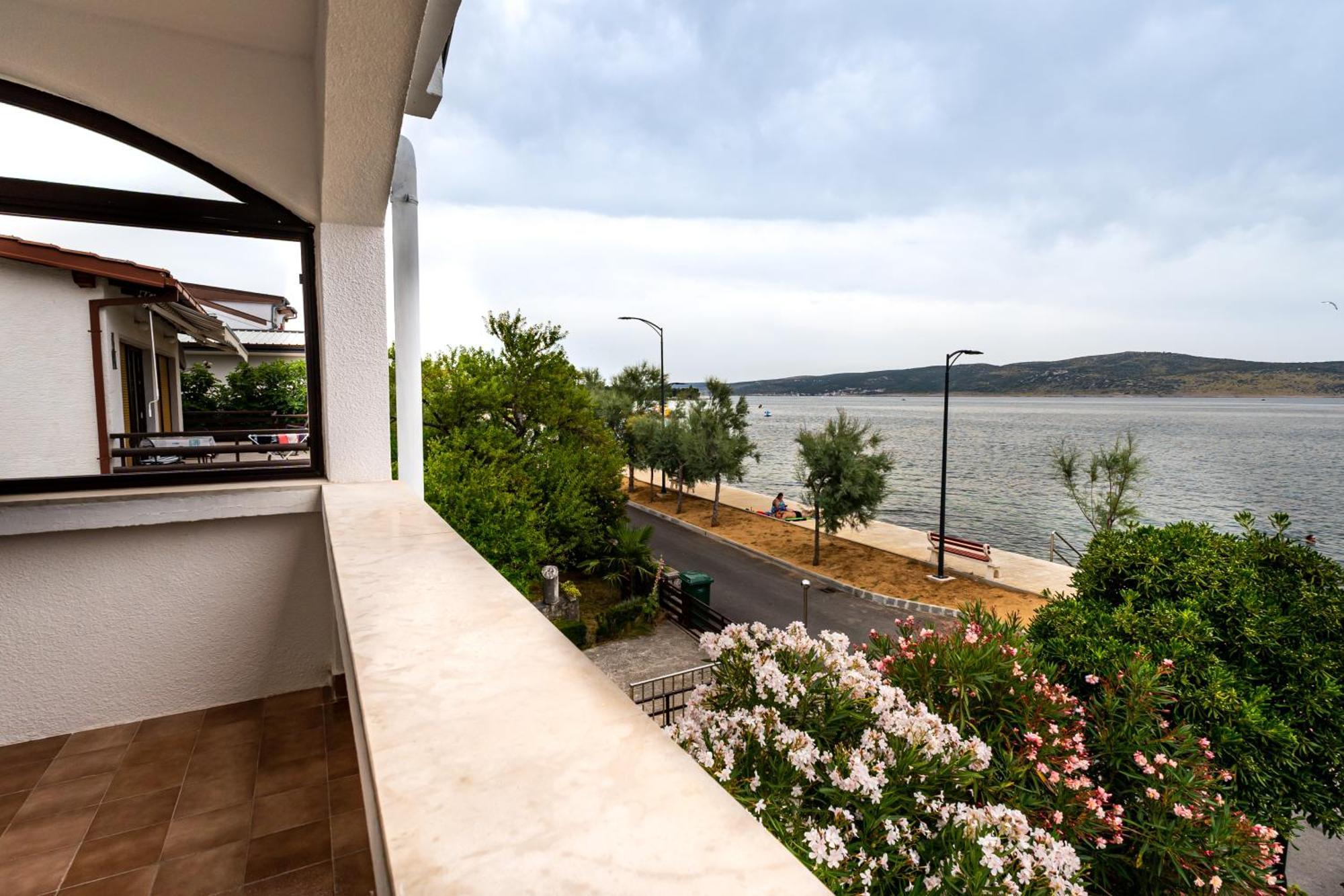 Apartments Dida Sime Starigrad Paklenica Exterior foto